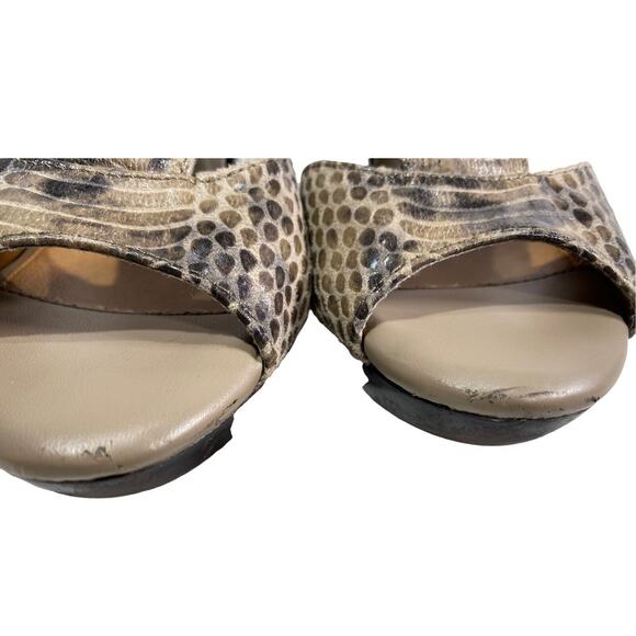 Euro Soft Coquette Faux Snakeskin Upper Womens 7.5 Kitten Heels By Sofft - Picture 3 of 9